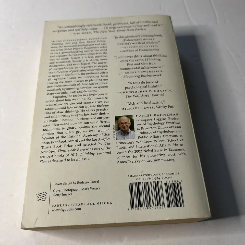Thinking, Fast and Slow - Paperback By Kahneman, Daniel - Very GOOD No Writing